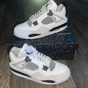 Jordan 4 Retro 'Military Black Size: 11